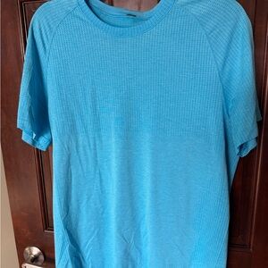 Lululemon Men's Blue T-Shirt